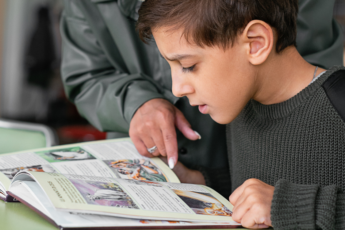 Supporting Your Child's EAL Reading Journey: Tips to help multilingual children excel in English reading.