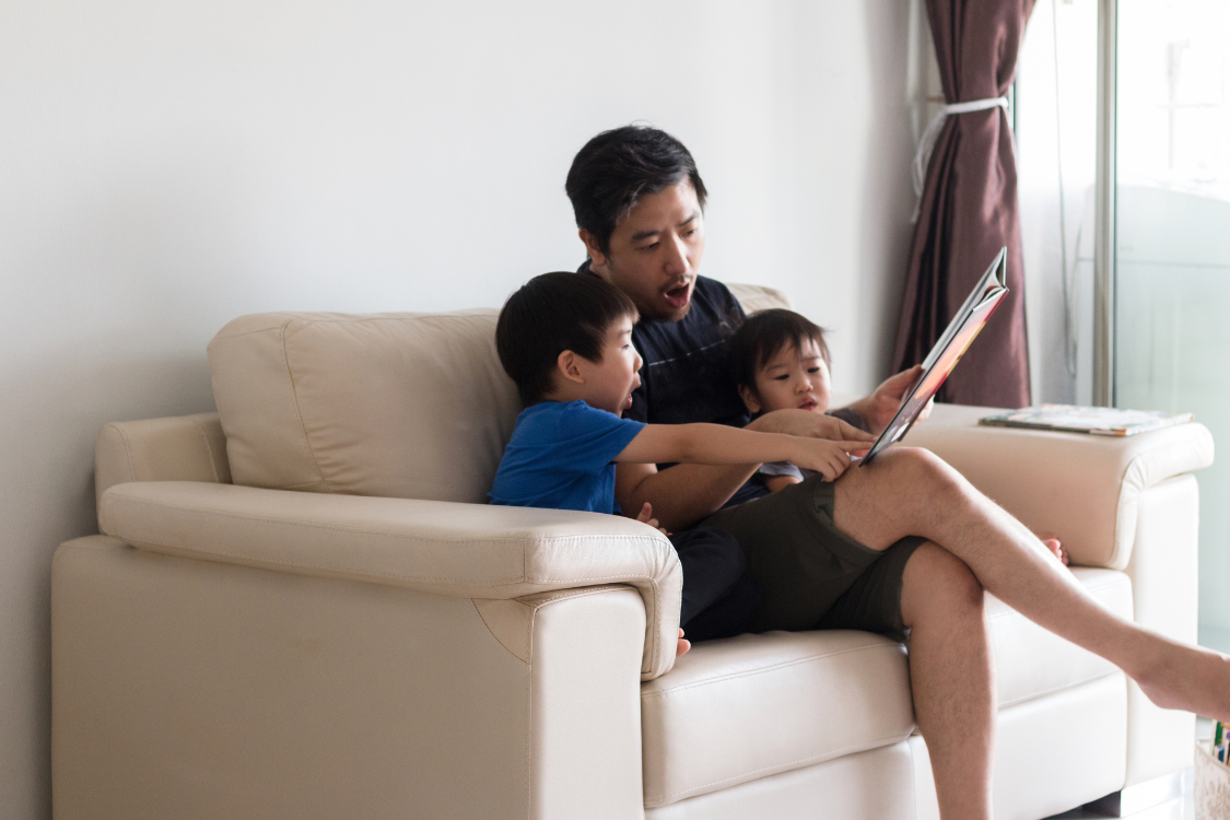 Learn how dictation exercises strengthen phonics skills and spelling in young readers. Discover effective dictation strategies using the Reading.com app and home practice tips.