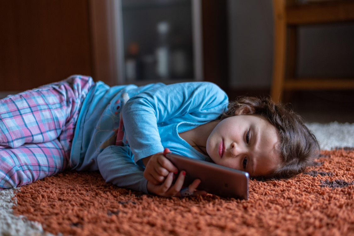 Should you worry if your child prefers screen reading over print books? Explore the research on digital vs. print reading, expert perspectives, and practical strategies for balanced literacy development.