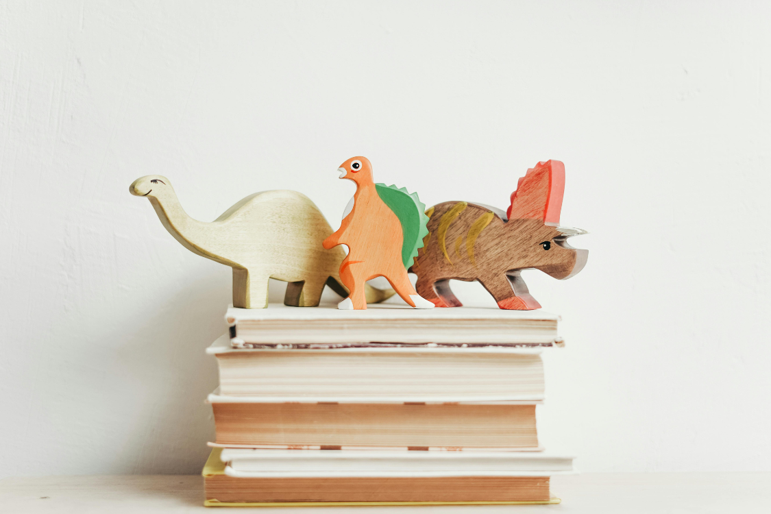Discover the best dinosaur books for beginning readers that combine high-interest topics with controlled text, phonics practice, and nonfiction reading skills. Expert recommendations for parents.